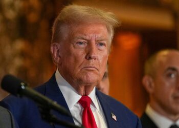 Trump Pits Himself Against Powell