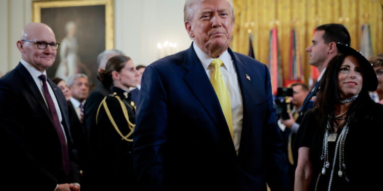 President Donald Trump reportedly signed a directive ordering the U.S. military to target drug cartels and Foreign Terrorist Organizations (FTOs) in Mexico, which could lead to the deployment of U.S. troops into the country. The New York Times cited sources close to the matter stating that Trump directed the Pentagon to use military force against overseas targets without clear mention of Congressional consent.