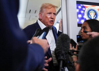 A recent poll from YouGov and The Economist found that twice as many Americans strongly disapprove of President Donald Trump’s second term compared to those who strongly approve. In the survey conducted August 15-18, two-thirds of respondents expressed strong feelings about Trump—mostly negative ones. Specifically, 47% said they strongly disapprove, while only 23% strongly approve.