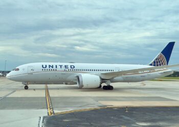 United Airlines Flight Diverted After Engine Failure!