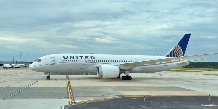 United Airlines Flight Diverted After Engine Failure!