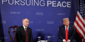 Government documents detailing the Trump-Putin Alaska summit, including meeting schedules, seating charts, and an extravagant menu, were left behind in a hotel printer. The documents, which included instructions to pronounce Vladimir Putin’s name as “POO-tihn,” were discovered in an Anchorage hotel around 9 a.m., hours before Trump’s summit with Putin at a nearby military base.