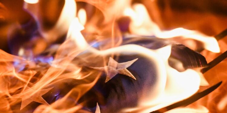 President Donald Trump signed an executive order on August 25 to penalize individuals who burn American flags, despite courts consistently upholding such acts as protected speech under the First Amendment. The order specifically aims to prosecute those who burn flags in conjunction with other violent activities, such as inciting a riot.