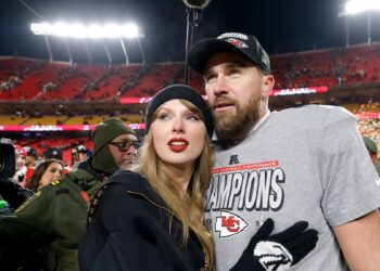 See how Travis Kelce proposed to Taylor Swift: