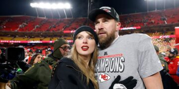 See how Travis Kelce proposed to Taylor Swift: