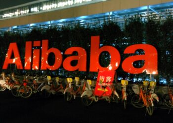 Chinese AI firms are stepping up their efforts to develop domestic solutions. According to a recent report by The Wall Street Journal, tech giant Alibaba has developed its own AI chip aimed at replacing NVIDIA’s hardware.