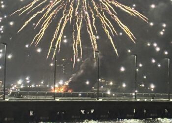 Fireworks Accident Causes Barge to Catch Fire: Video