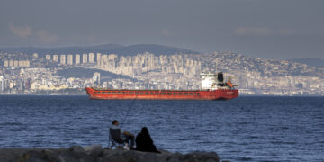 An unidentified explosive device damaged a civilian ship in the Black Sea, according to Ukraine’s navy. The incident occurred near Ukraine’s coastline, where the Black Sea is a key battleground for Russia and Ukraine. This has interrupted much of the civilian traffic, including grain exports, despite deals aimed at protecting global food markets.