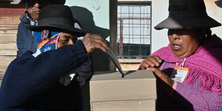 Bolivia Heads to First-Ever Presidential Runoff as Centrist Leads