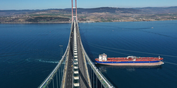 Wildfire Shuts Down Dardanelles Strait, Key Global Shipping Route