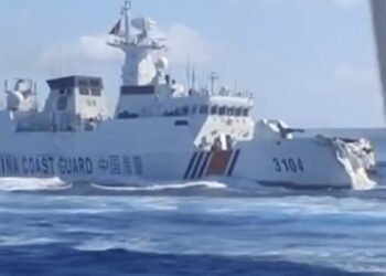 Navy Clash! Chinese Ships Crash in the South China Sea