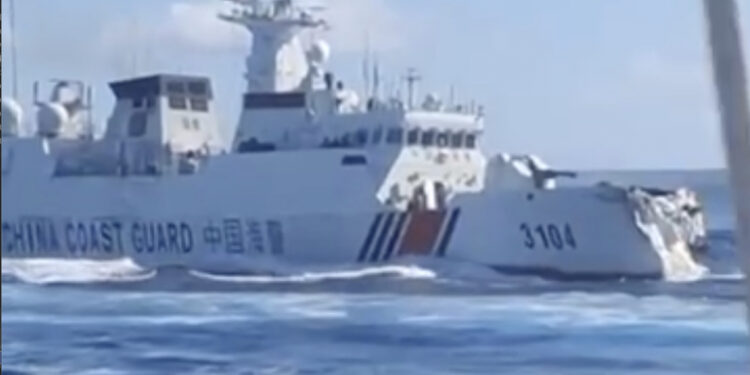 Navy Clash! Chinese Ships Crash in the South China Sea