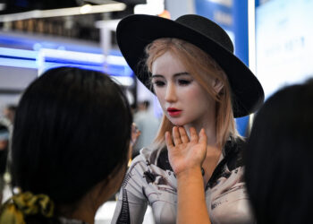 China Tech CEO Unveils Plans for Humanoid ‘Pregnancy Robot’