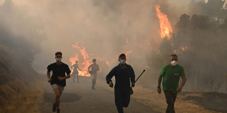 Spain Deploys 500 More Soldiers as Wildfires Rage Across Europe