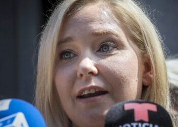 Virginia Giuffre, one of Jeffrey Epstein’s most prominent accusers, does not make any abuse allegations against President Donald Trump in her upcoming memoir. Publisher Alfred A. Knopf has confirmed that “Nobody’s Girl: A Memoir of Surviving Abuse and Fighting for Justice” will be released on October 21.