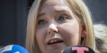 Virginia Giuffre, one of Jeffrey Epstein’s most prominent accusers, does not make any abuse allegations against President Donald Trump in her upcoming memoir. Publisher Alfred A. Knopf has confirmed that “Nobody’s Girl: A Memoir of Surviving Abuse and Fighting for Justice” will be released on October 21.