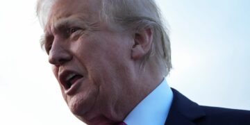 President Donald Trump ordered a second military strike against alleged Venezuelan drug traffickers, resulting in three deaths. The U.S. forces were not harmed during the operation, which took place in international waters. Trump stated that those targeted were “transporting illegal narcotics.” He emphasized that any individuals involved in drug trafficking that could harm Americans are being hunted.