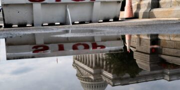 Trump’s White House Readies for Layoffs: Shutdown Looms