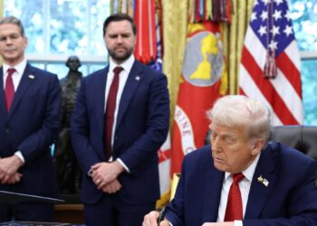 Trump Signs Order to Sell TikTok to US Investors