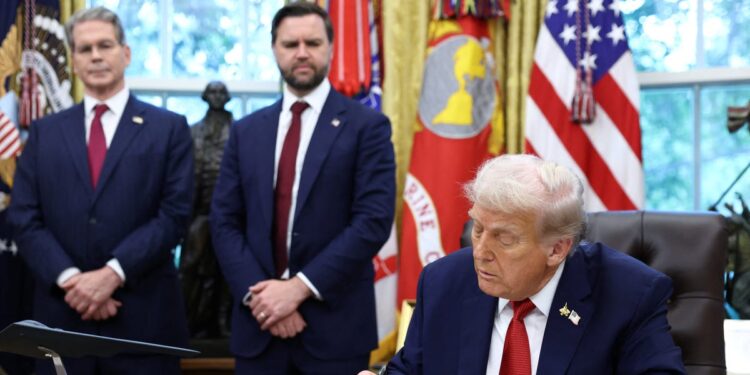 Trump Signs Order to Sell TikTok to US Investors