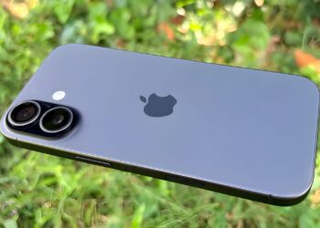 UBS Warns: iPhone 17 Base Model Demand Hits Apple Hard