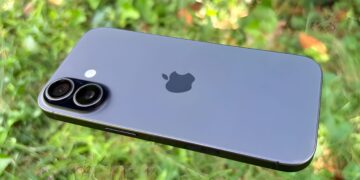 UBS Warns: iPhone 17 Base Model Demand Hits Apple Hard