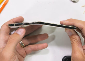 Can You Bend Your iPhone X’s Screen? Try This!