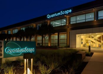 QuantumScape Live-Demo Shocks Ducati Battery Swap