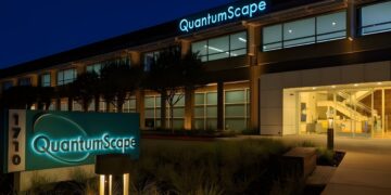 QuantumScape Live-Demo Shocks Ducati Battery Swap