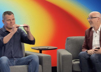 Apple Executives Show Off Bend-Resistant iPhone 17