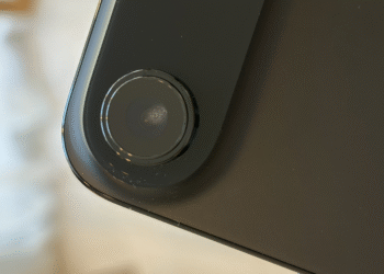 ### New iPhone Air: Moisture Inside After 1 Day?