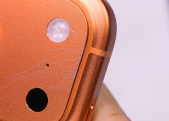 iPhone 17 Pro’s Weak Spot Revealed: Is ‘Scratch-Gate’ For Real?