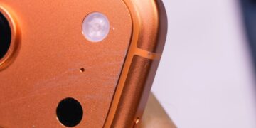 iPhone 17 Pro’s Weak Spot Revealed: Is ‘Scratch-Gate’ For Real?