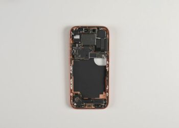 The New iPhone 17 Pro Max Teardown: Battery Swap Made Easy, But Repairs Become More Complicated