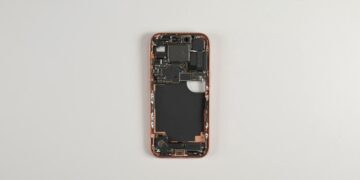 The New iPhone 17 Pro Max Teardown: Battery Swap Made Easy, But Repairs Become More Complicated