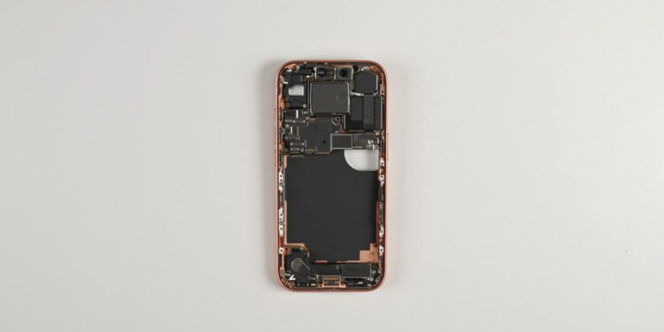 The New iPhone 17 Pro Max Teardown: Battery Swap Made Easy, But Repairs Become More Complicated