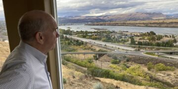 As demand for artificial intelligence technology drives data center construction worldwide, these facilities require not just electricity and land but also substantial water. Data centers use water directly through cooling systems that pump cold water through pipes surrounding computer equipment. They also consume water indirectly by using the electricity needed to power them, which is significantly higher when produced from fossil fuels compared to solar or wind energy.