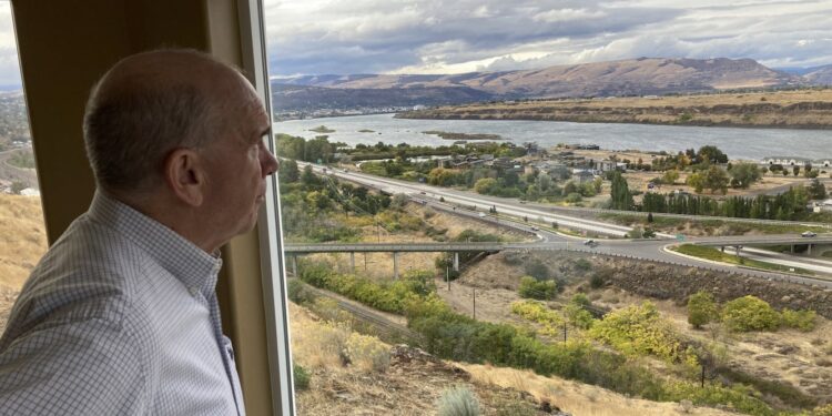 As demand for artificial intelligence technology drives data center construction worldwide, these facilities require not just electricity and land but also substantial water. Data centers use water directly through cooling systems that pump cold water through pipes surrounding computer equipment. They also consume water indirectly by using the electricity needed to power them, which is significantly higher when produced from fossil fuels compared to solar or wind energy.