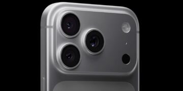 Apple has introduced a significant improvement in charging speeds for the new iPhone 17 lineup. According to Apple’s website, all three models—iPhone 17, iPhone 17 Pro, and iPhone 17 Pro Max—can now reach 50% battery life in just 20 minutes when connected to a compatible USB-C power adapter. This is notably faster than the previous charging speeds, which took about 30 minutes to achieve the same percentage.