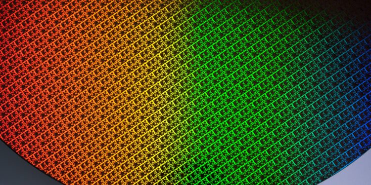 Qualcomm CEO Slams Intel’s Chips: Is There Hope for ‘Team Blue’?