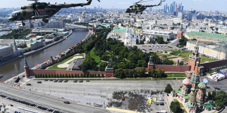 Video Shows Ukraine Destroying Two Russian Mi-8 Helicopters in Crimea