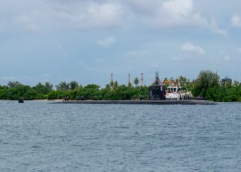 Nuclear Subs Race in Pacific: U.S. vs Russia