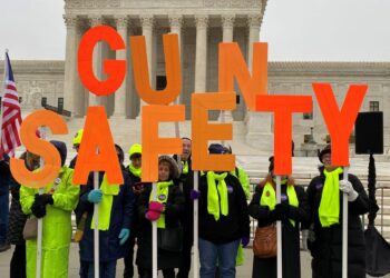 The Supreme Court will hear a challenge to Hawaii’s gun law that restricts bringing handguns onto private property without explicit permission from the owner.