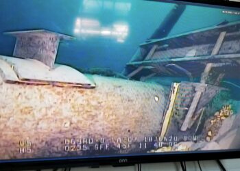 Oil Pipeline Controversies on the Great Lakes