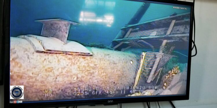 Oil Pipeline Controversies on the Great Lakes